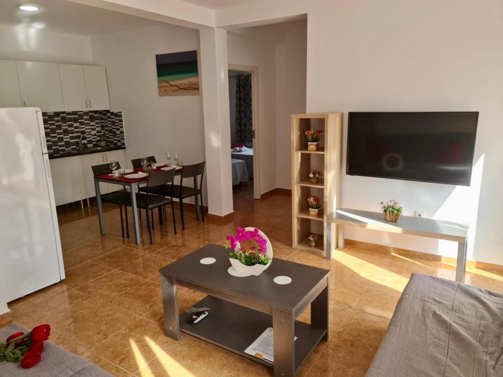 Franmay Apartments - 7 Modern Apartments Near The Beach & City, Perfect For Nomads, Travellers, Families, Watersports! Santa Maria Bagian luar foto